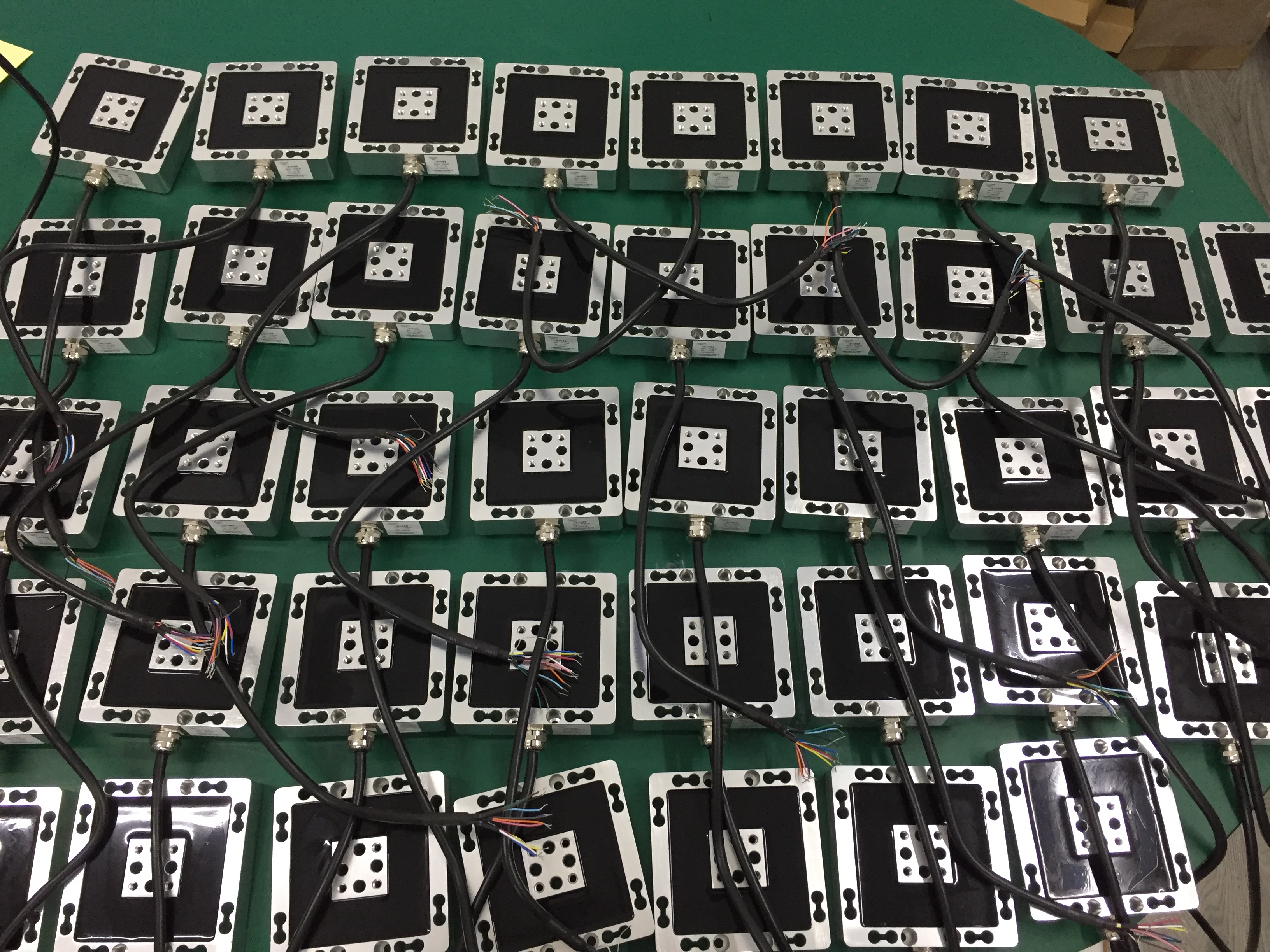 三軸力傳感器應用于發動機懸置震動測試