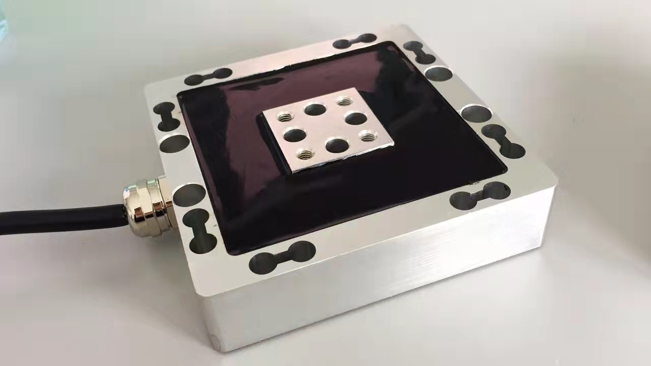 三維力傳感器的工作原理是什么？